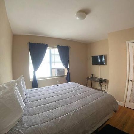 Private One-Bedroom 8 -Directly Across From Beach St. Pete Beach Exterior foto