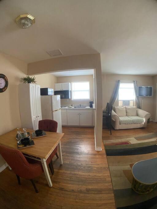 Private One-Bedroom 8 -Directly Across From Beach St. Pete Beach Exterior foto