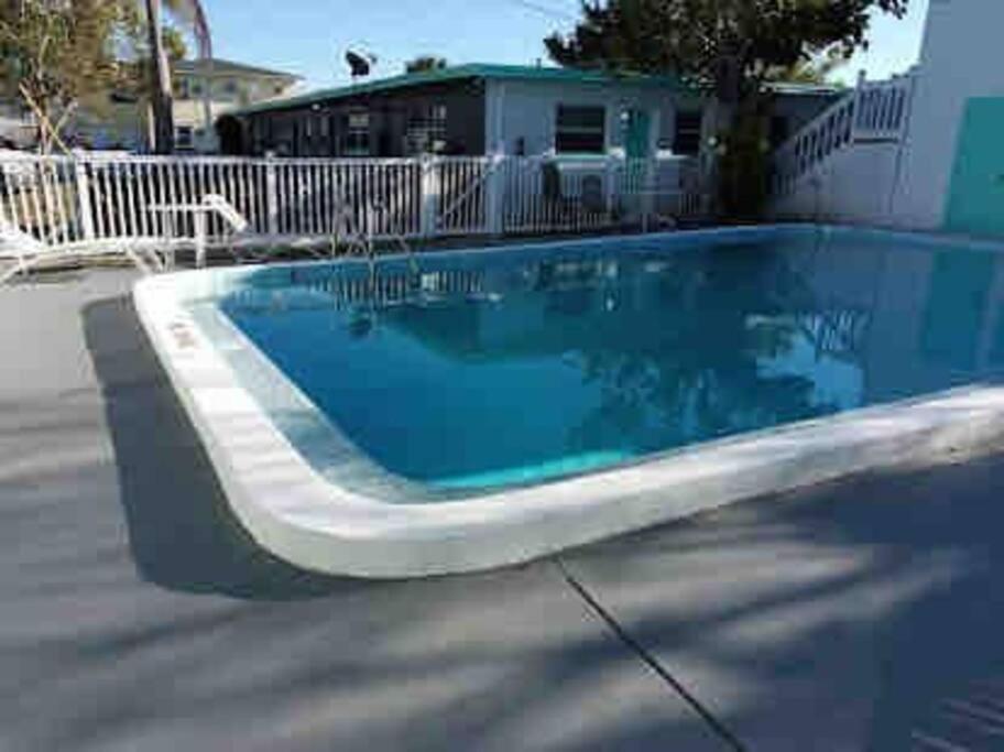 Private One-Bedroom 8 -Directly Across From Beach St. Pete Beach Exterior foto