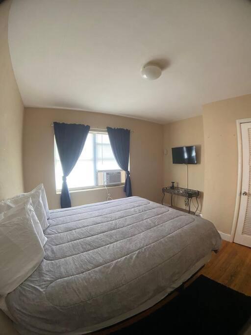 Private One-Bedroom 8 -Directly Across From Beach St. Pete Beach Exterior foto